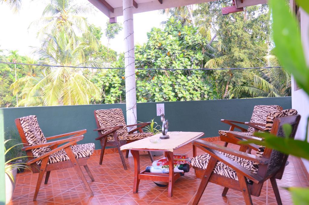 Lilly Palace Villa Guest House Negombo Exteriör bild