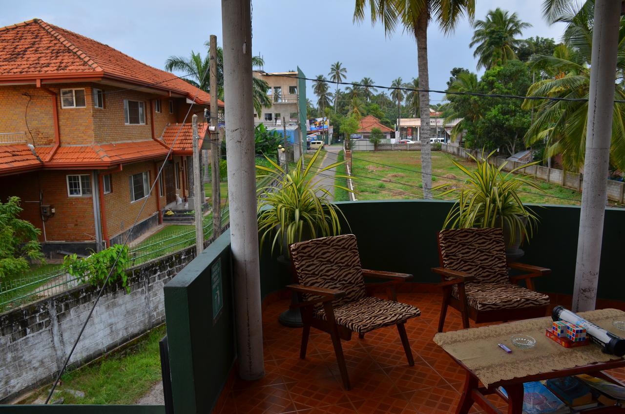 Lilly Palace Villa Guest House Negombo Exteriör bild